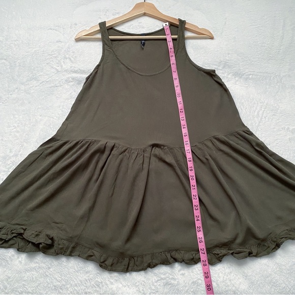Green Oversized Ruffle Trim Peplum Tunic Tank Top - Picture 3 of 8
